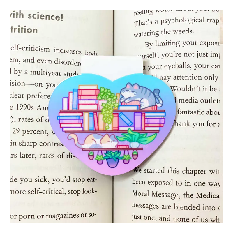 STOCK - BITE AND ROAR STUDIO - MARQUE PAGE MAGNETIQUE "Cat bookshelf Heartshape"